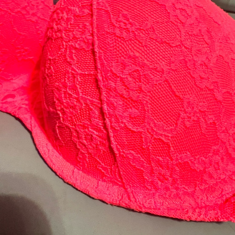 Victoria’s Secret Strapless / Multi 36D Electric Pink Lace Push-up